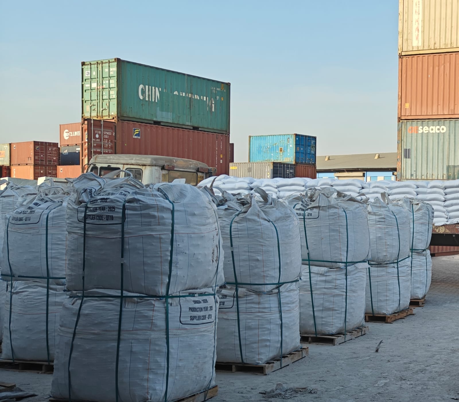 Port operations for loading bulk minerals into export containers