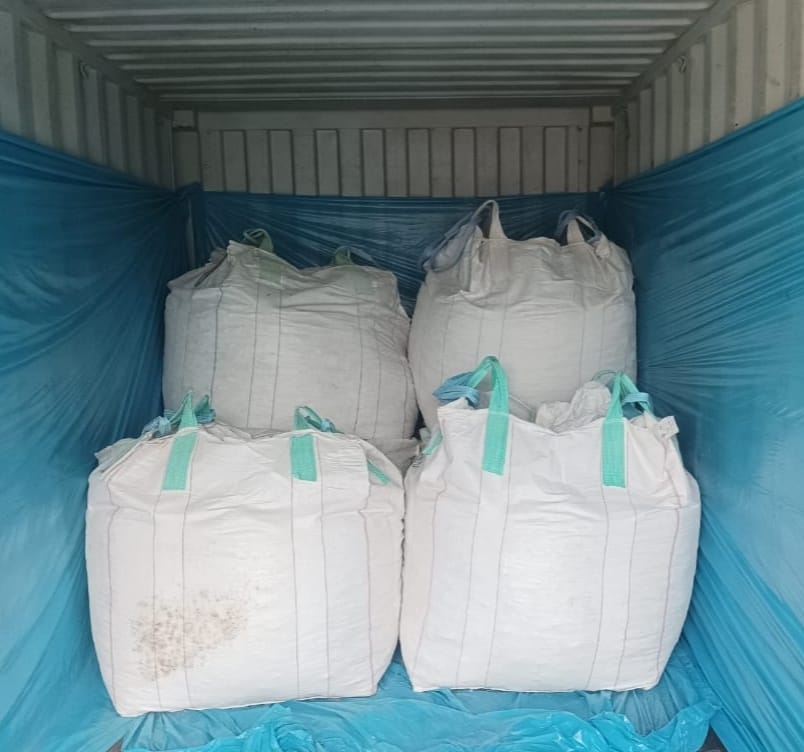 Port operations for loading bulk minerals into export containers”