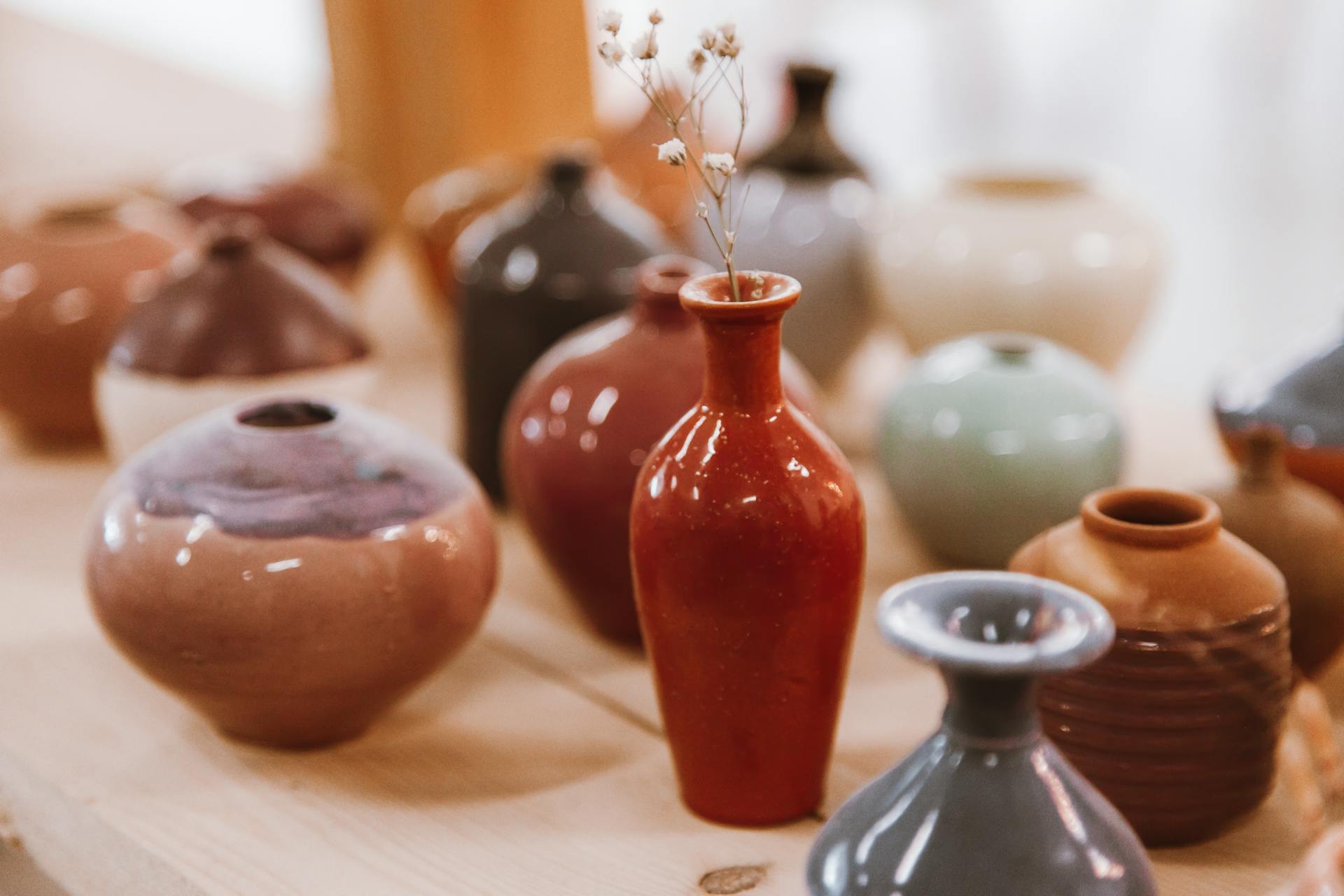 Minerals for ceramic tile and sanitaryware manufacturing including feldspar and ball clay