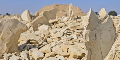 Natural Fullers Earth mineral stock from India — used in oil purification and industrial applications