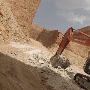 Raw mineral extraction process for ceramic and construction industries
